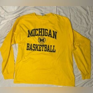 University of Michigan Basketball yellow, blue crewneck long sleeve T. size XL